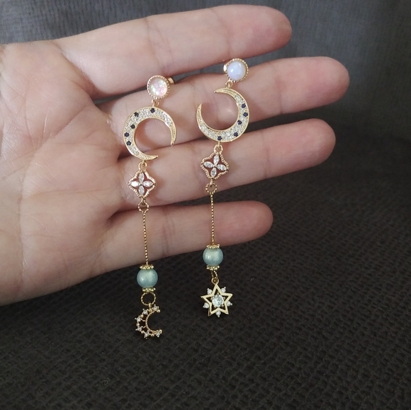 La Meno Jewelry - La Meno Precious Moon🌙 Dangle Earrings